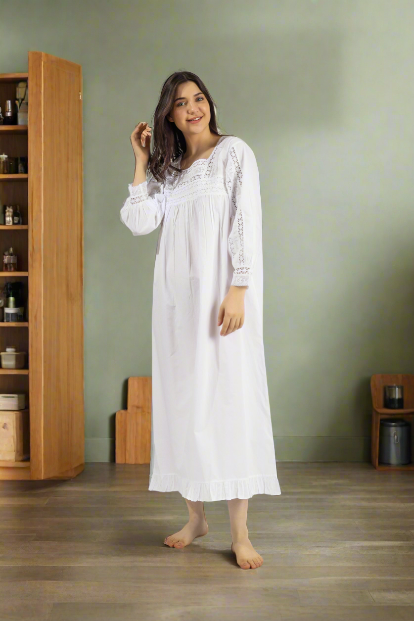 Acacia, Dress