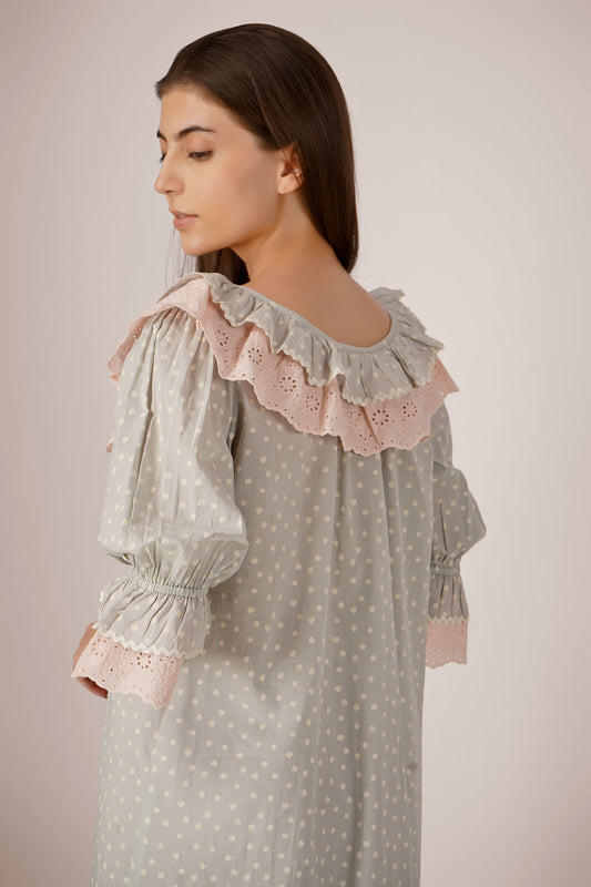 Maghra, Nightdress