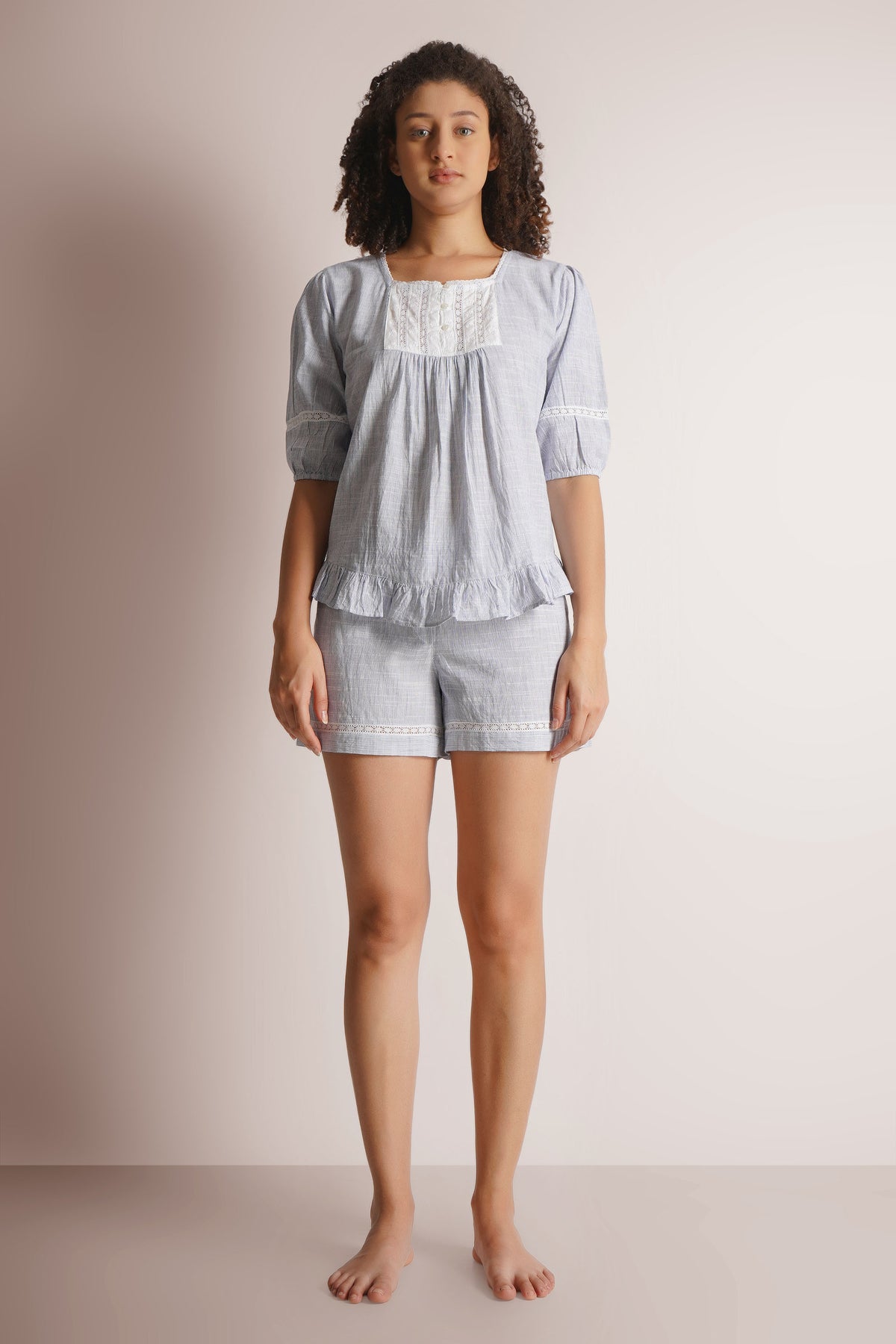 Sandra, Shorts & Top