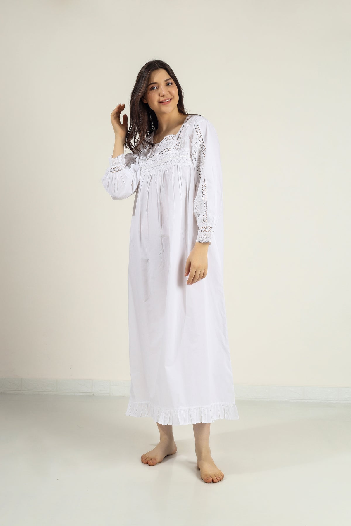Acacia, Dress