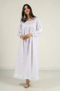 Acacia, Dress