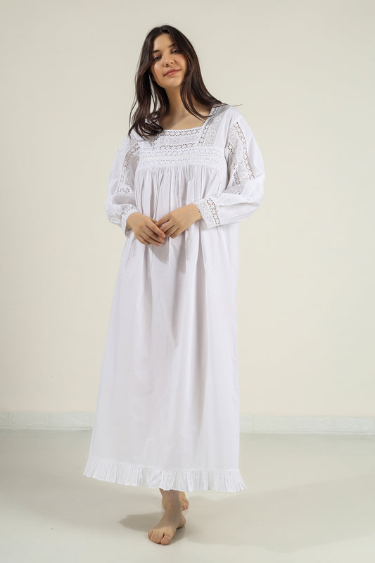 Acacia, Dress