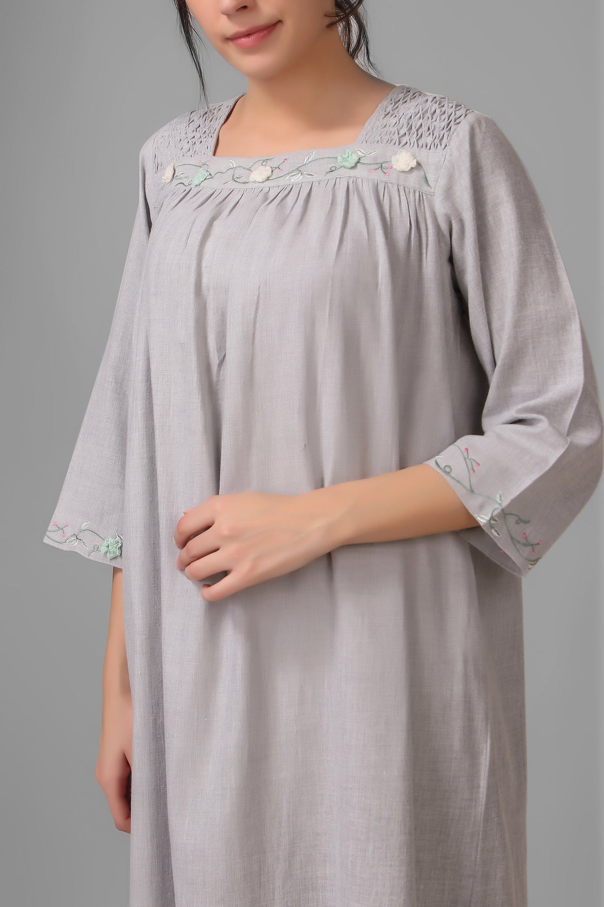 Lizzy, Nightdress
