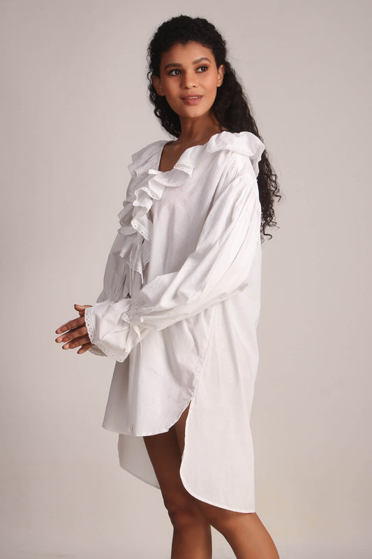 Oversized white poet shirt with ruffled detailing on model.