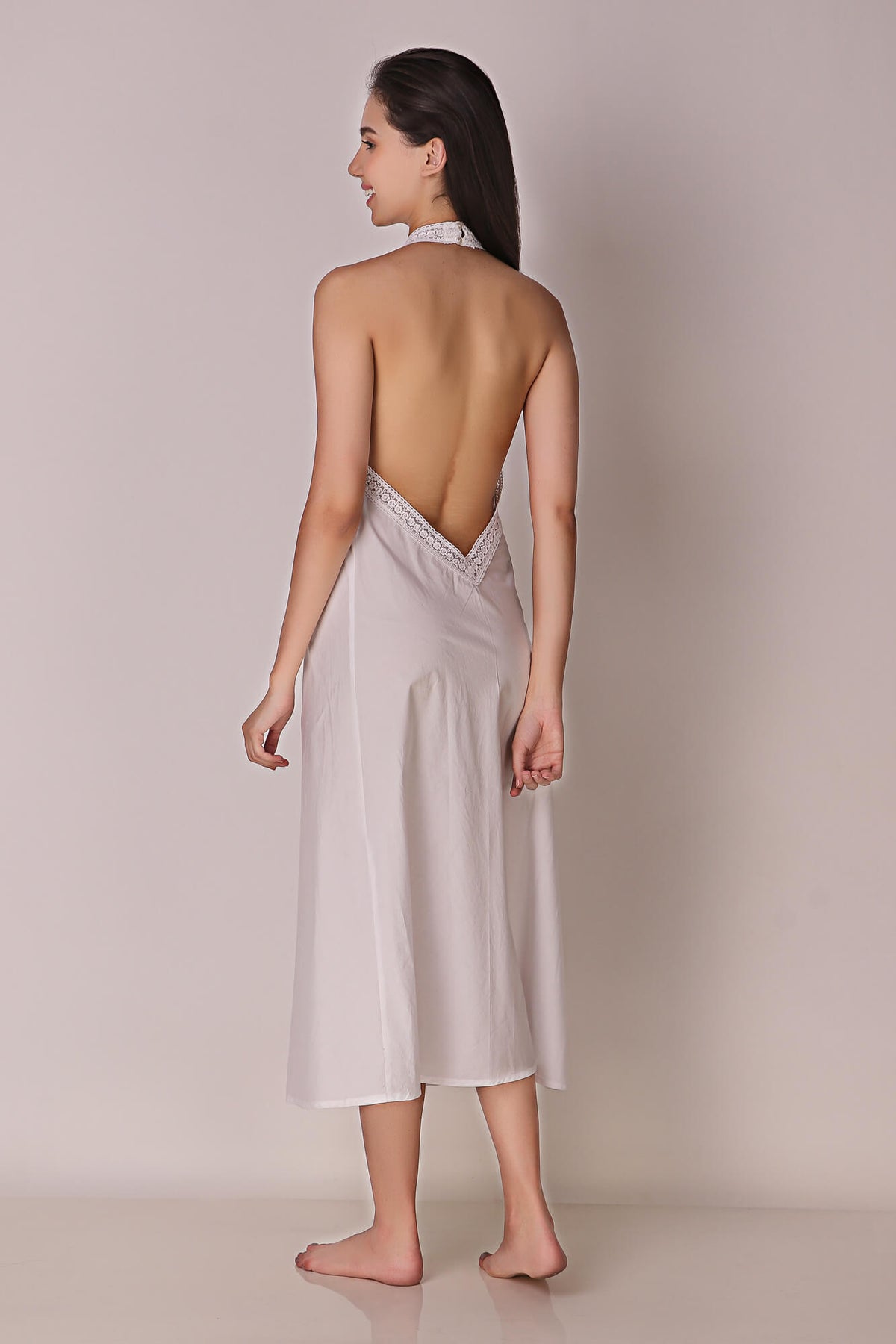 Backless dress with elegant lace detail, perfect for stylish occasions.
