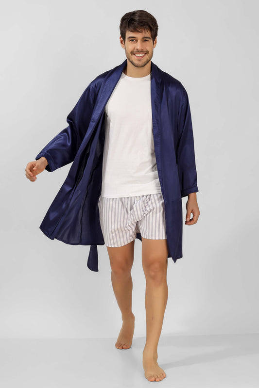 Stylish men's satin robe, perfect for comfort and relaxation.