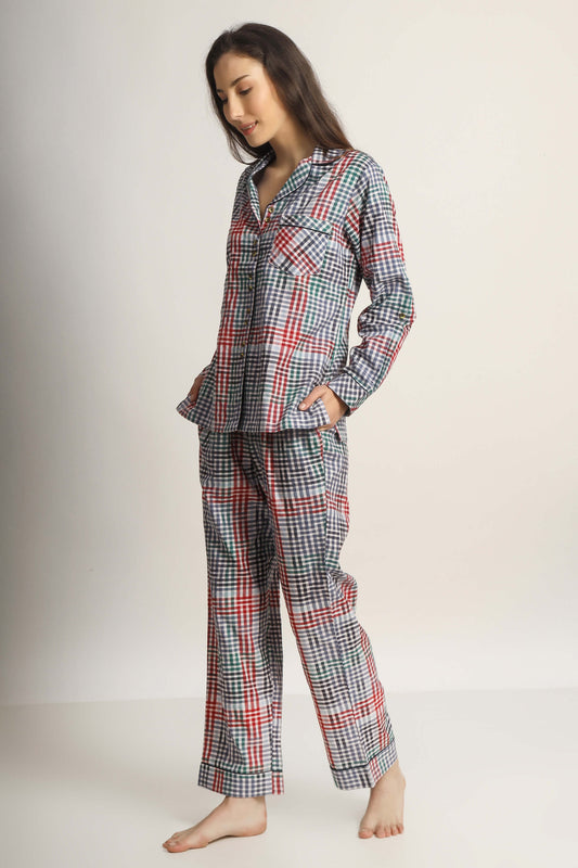 Aldo roll-up pyjama suit in plaid pattern, model showcasing comfort and style.