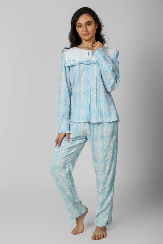 Sailor-style pyjama suit in light blue with floral patterns.