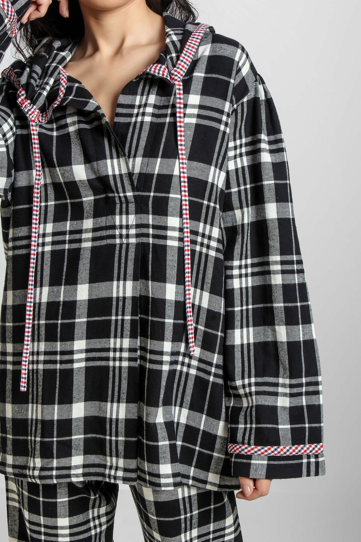Griffin plaid hoodie pyjama suit with stylish drawstring detail.