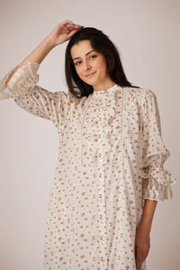 Victoria, Nightdress & Gown
