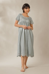 Seena, Dress