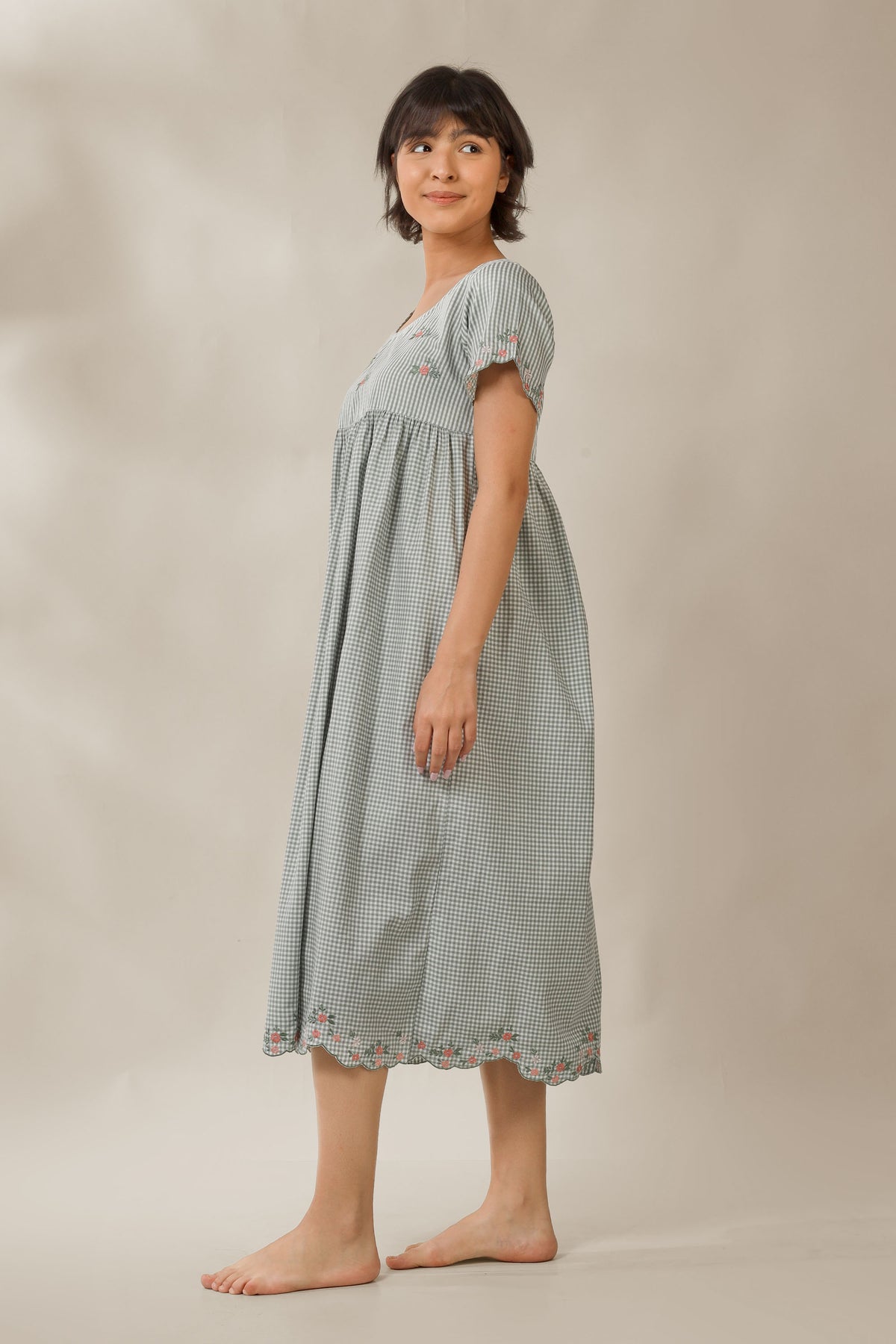 Seena, Dress