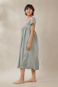Seena, Dress