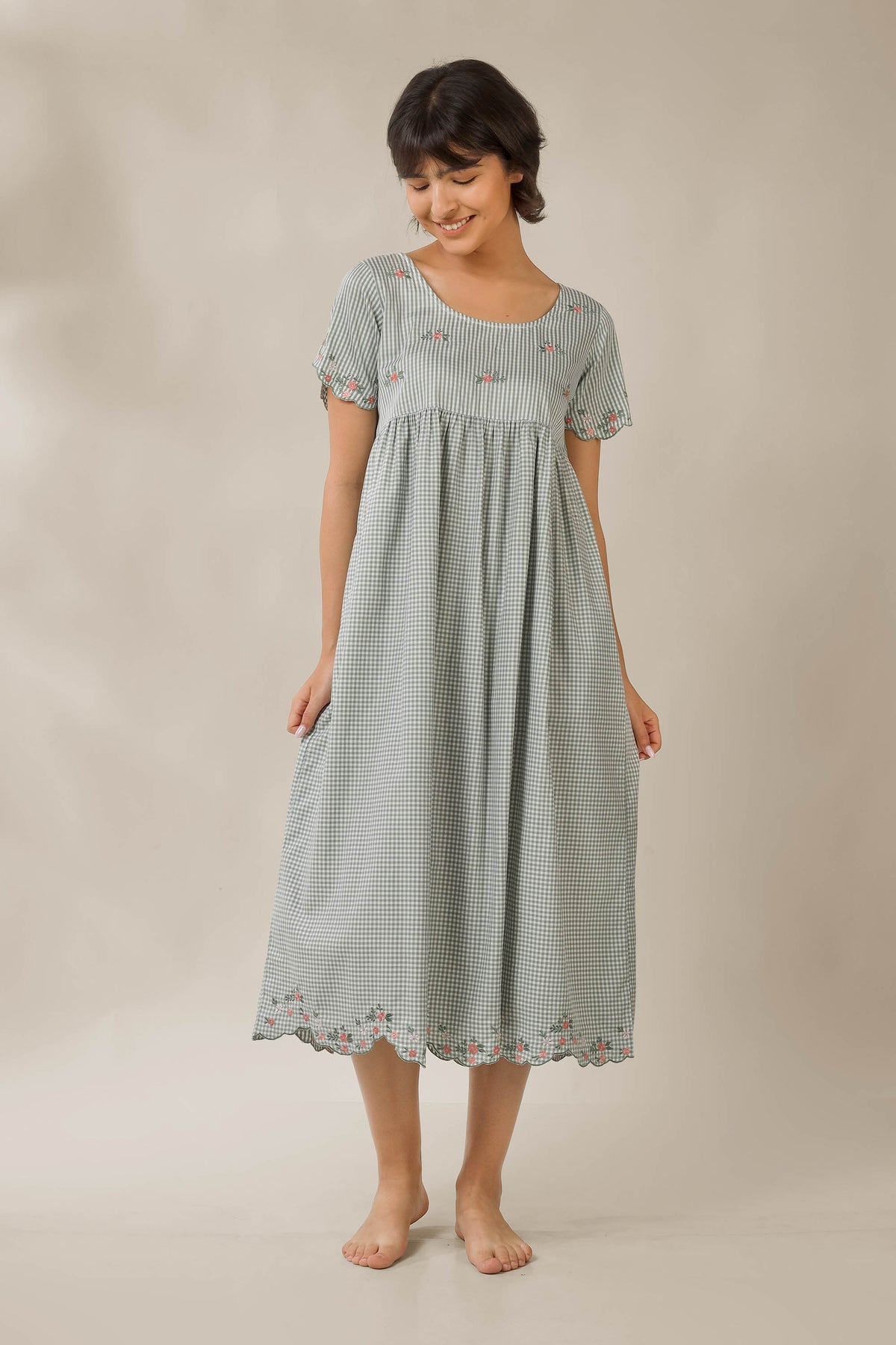 Seena, Dress