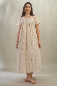 Vina, Nightdress