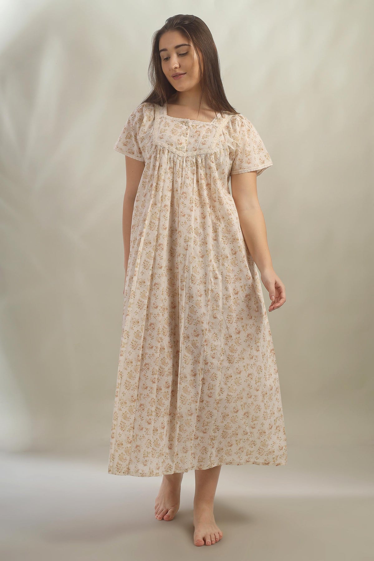 Vina, Nightdress