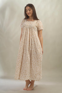 Vina, Nightdress