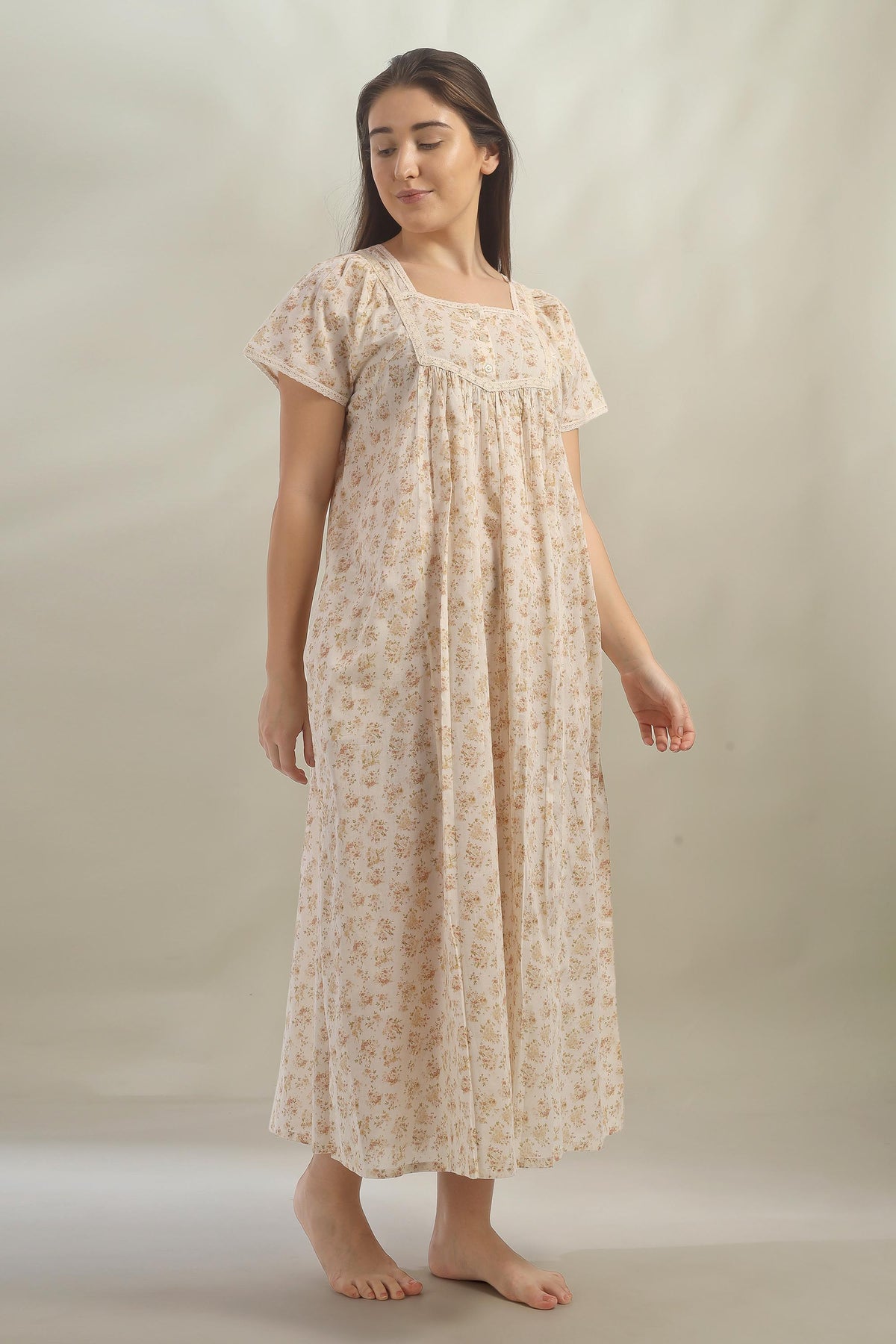Vina, Nightdress