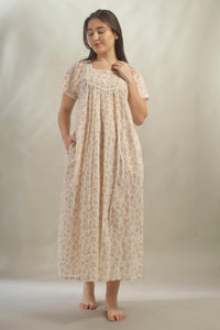Vina, Nightdress
