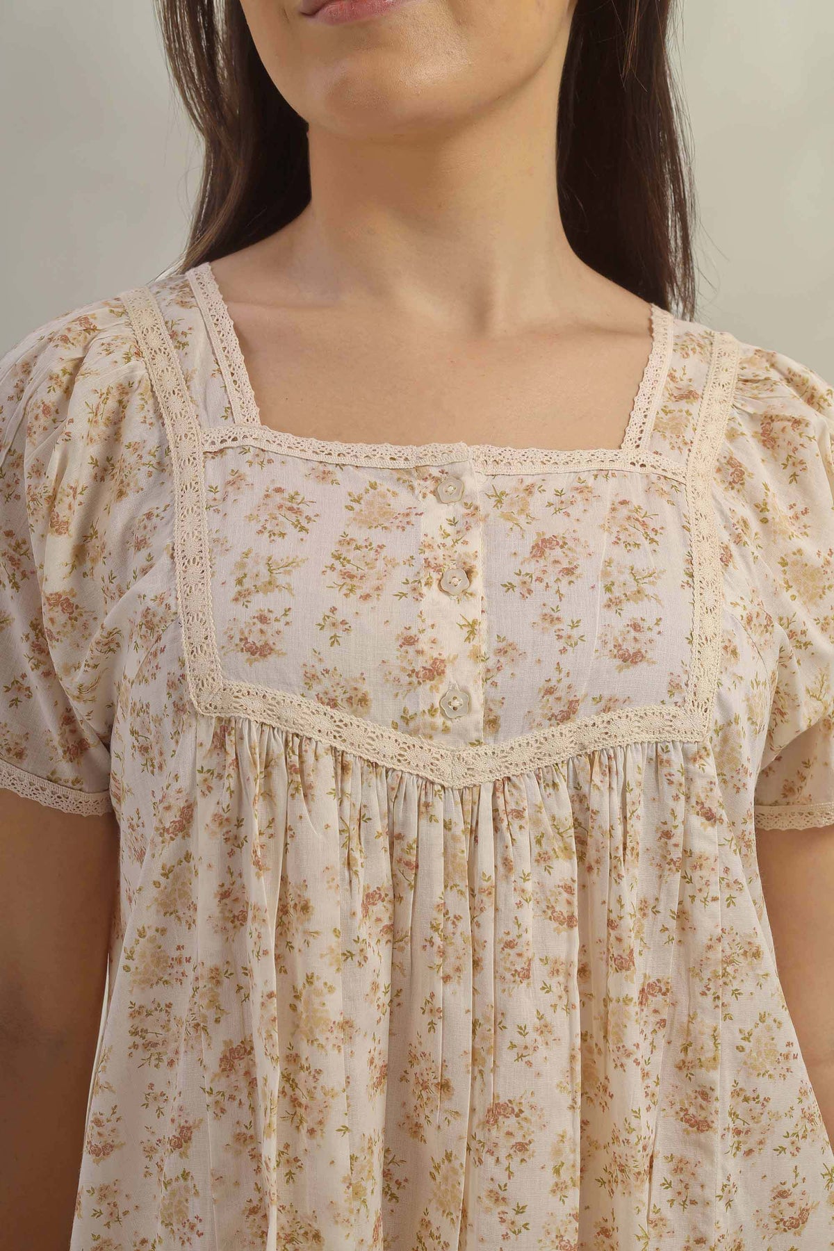 Vina, Nightdress