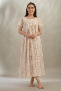 Vina, Nightdress