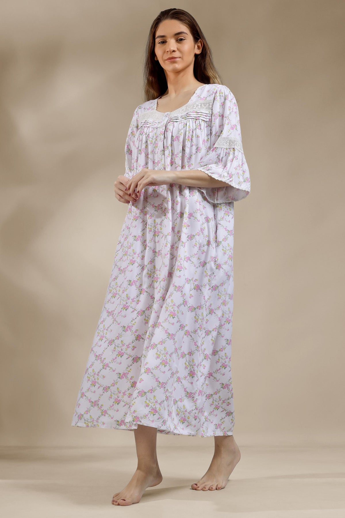 Daphne, Nightdress