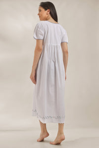 Cindy, Nightdress