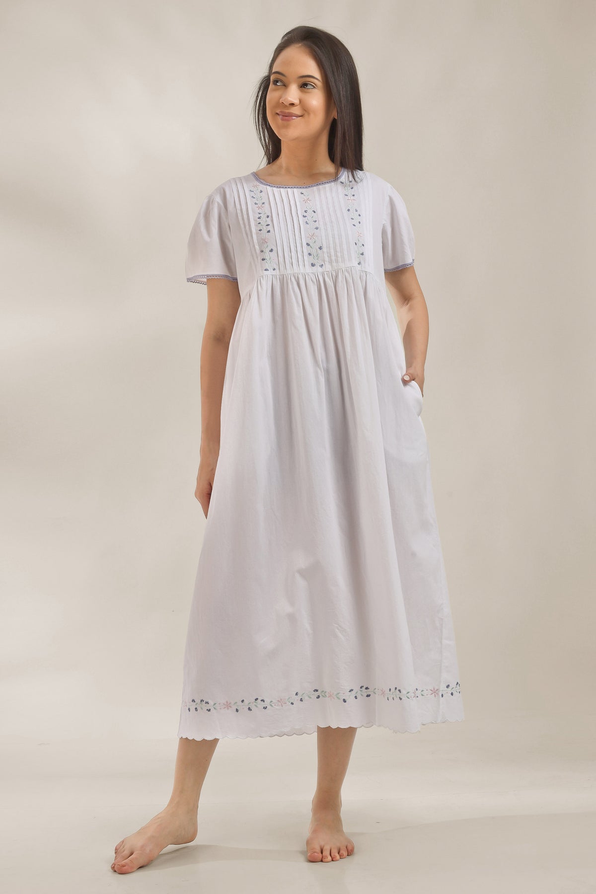 Cindy, Nightdress