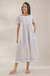 Cindy, Nightdress
