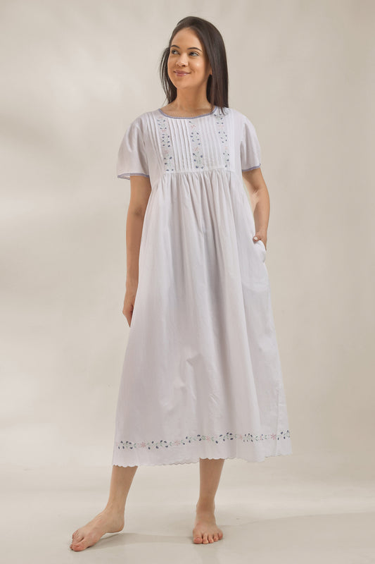 Cindy, Nightdress