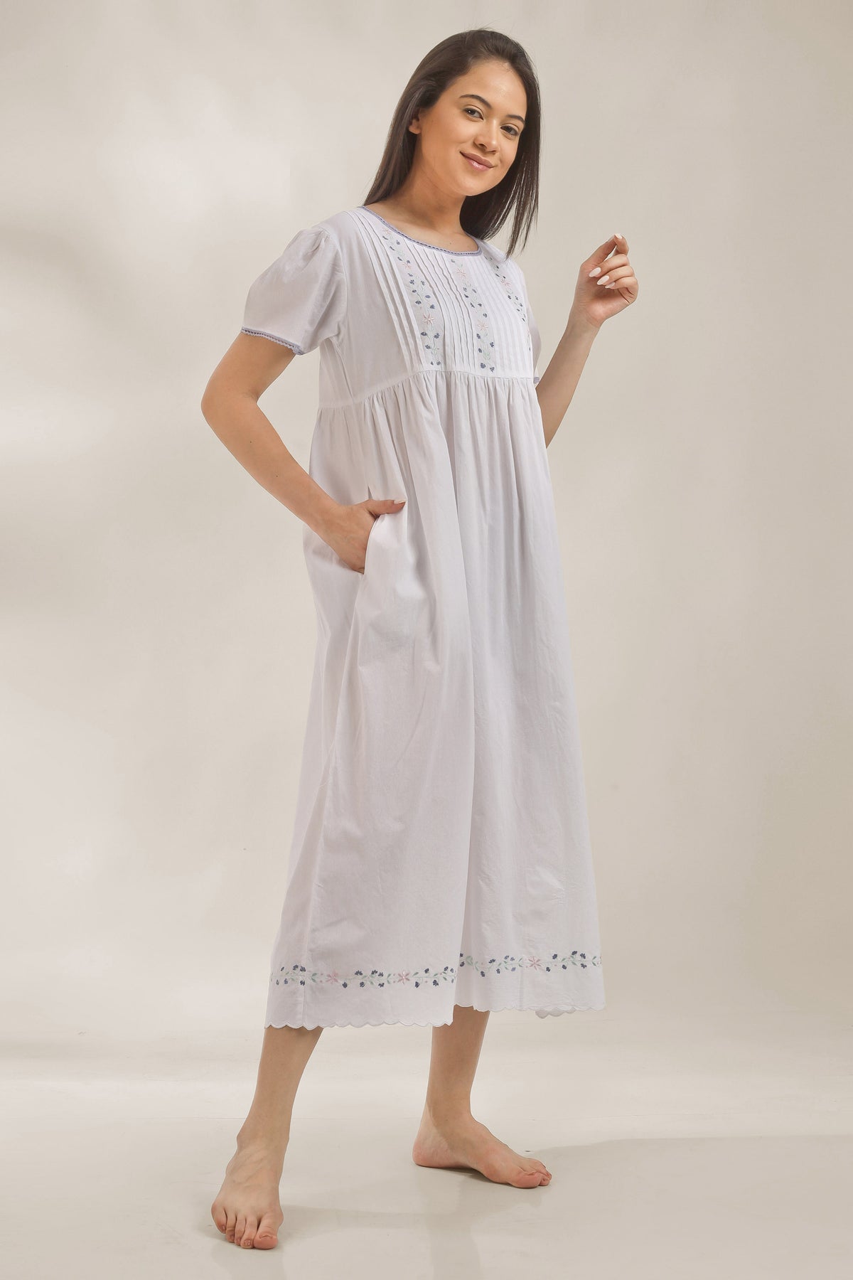 Cindy, Nightdress