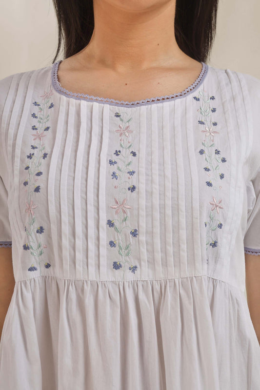Cindy, Nightdress