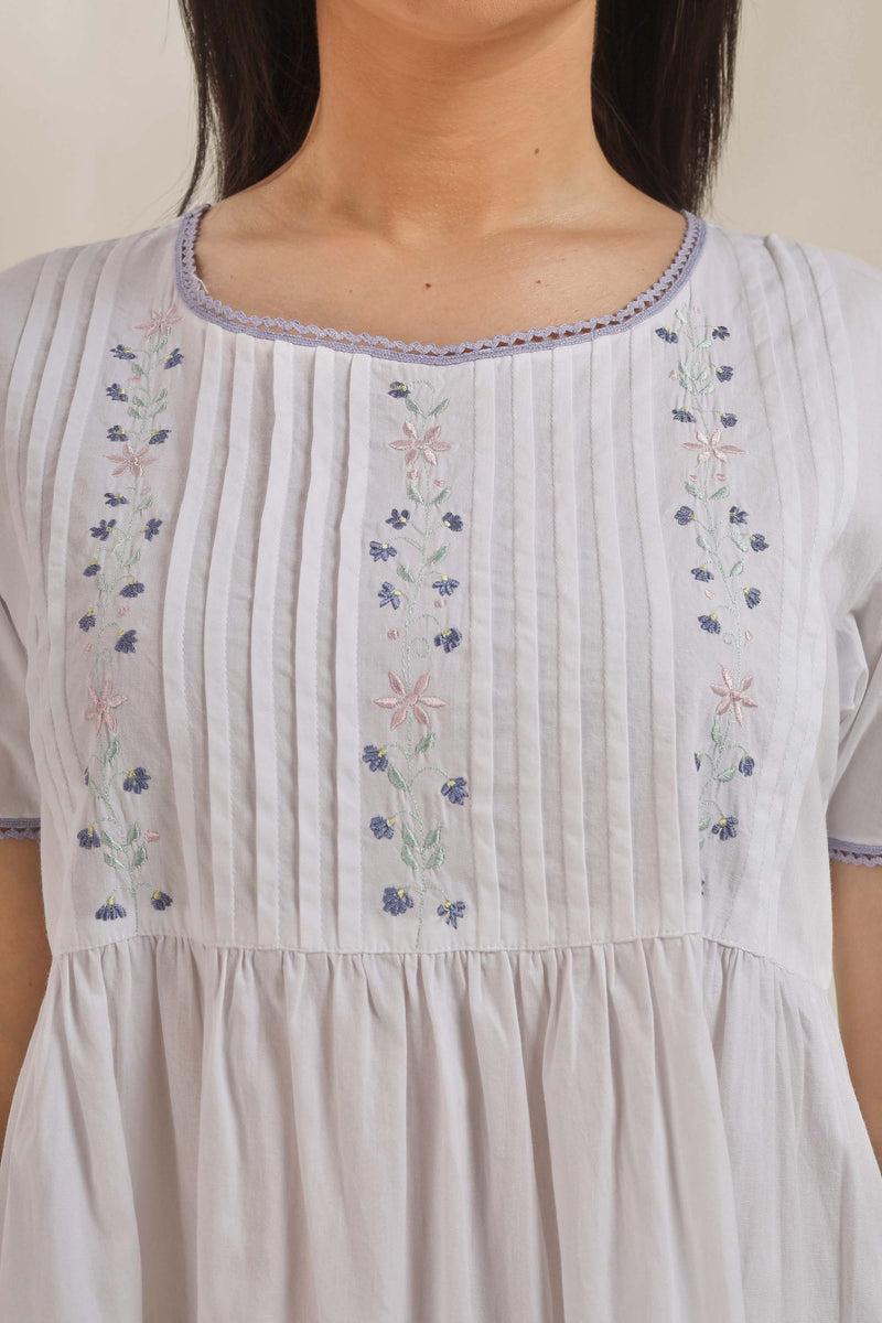 Cindy, Nightdress