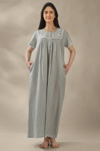 Rene, Nightdress