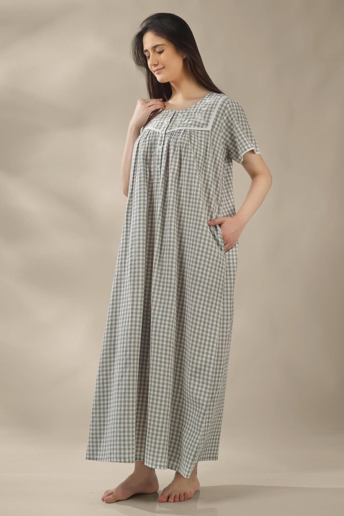 Rene, Nightdress
