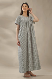 Rene, Nightdress