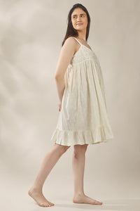Stella, Nightdress