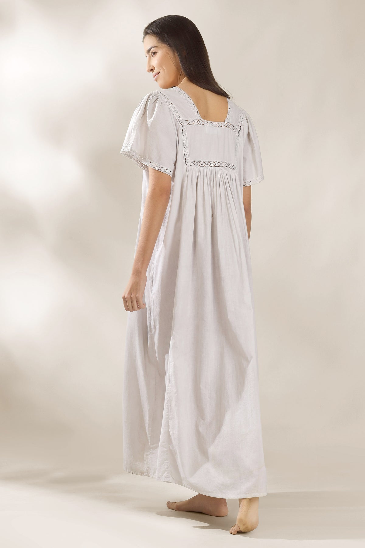 Vina, Nightdress
