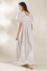 Vina, Nightdress