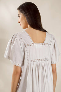 Vina, Nightdress