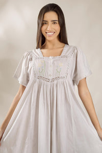 Vina, Nightdress