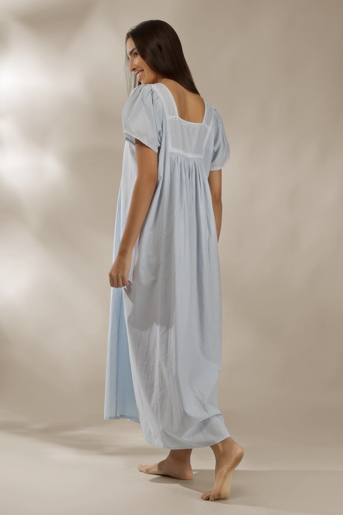 Vina, Nightdress