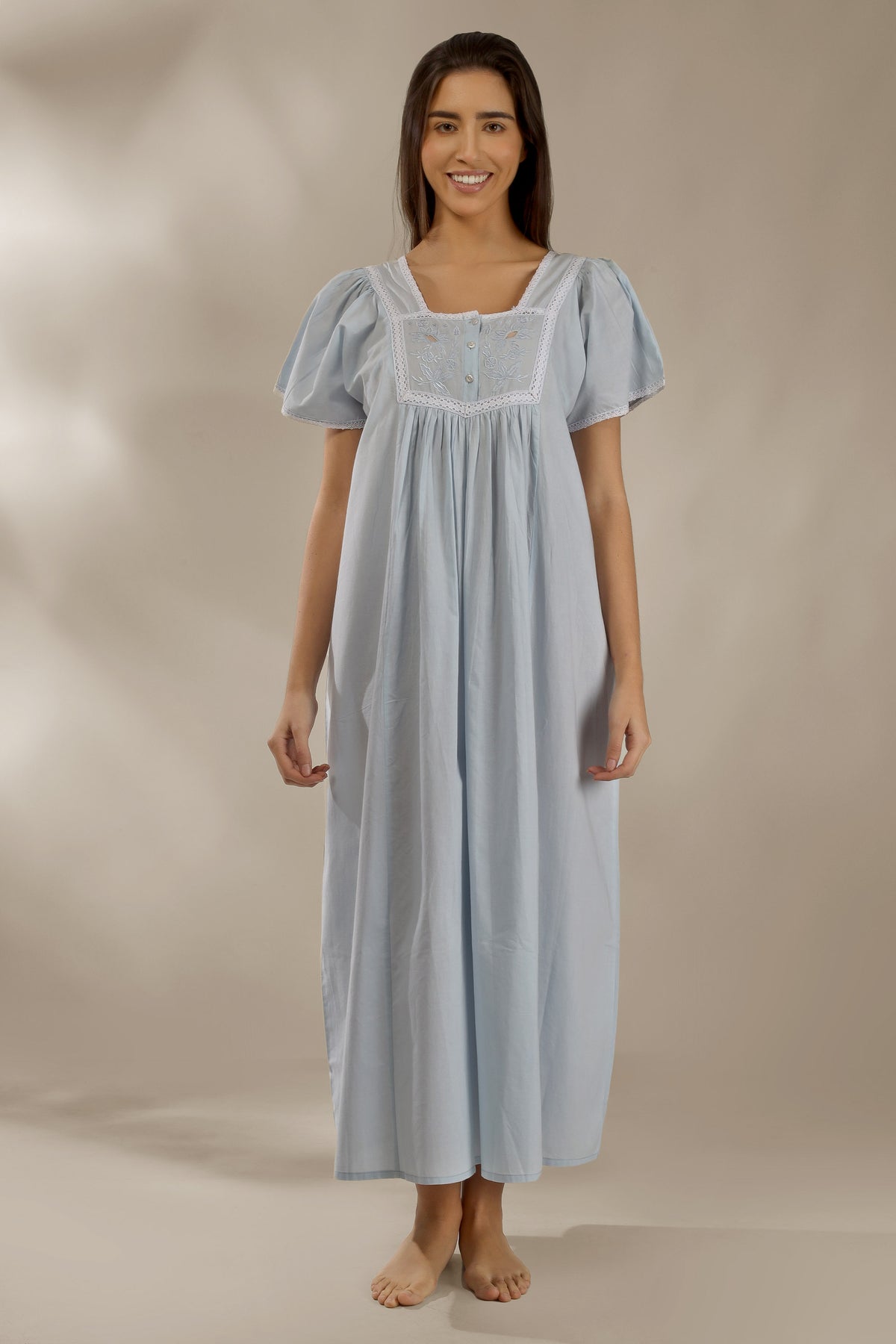 Vina, Nightdress