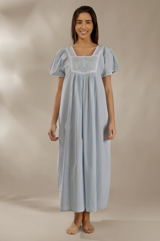 Vina, Nightdress