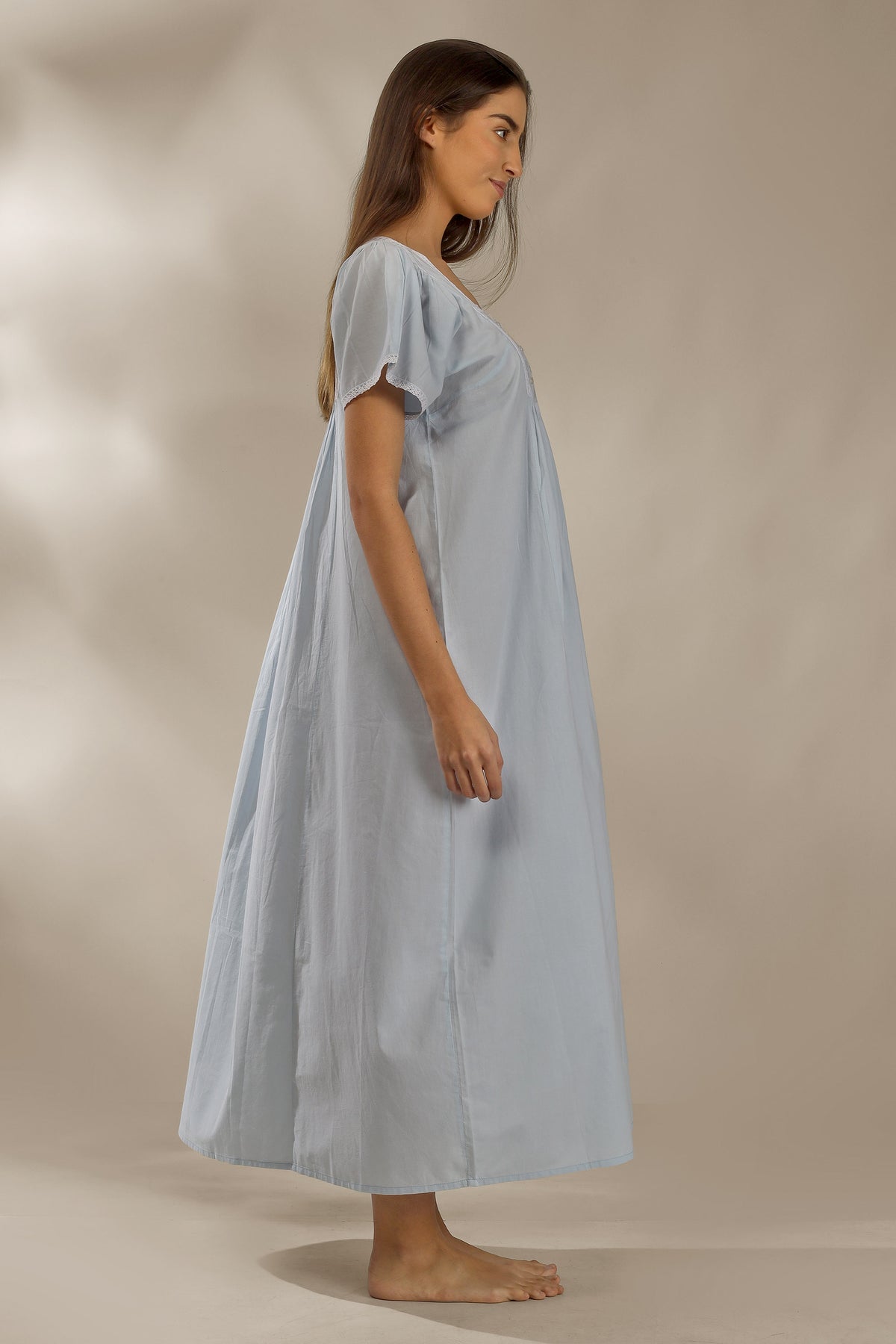 Vina, Nightdress