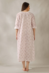 Elsie, Nightdress