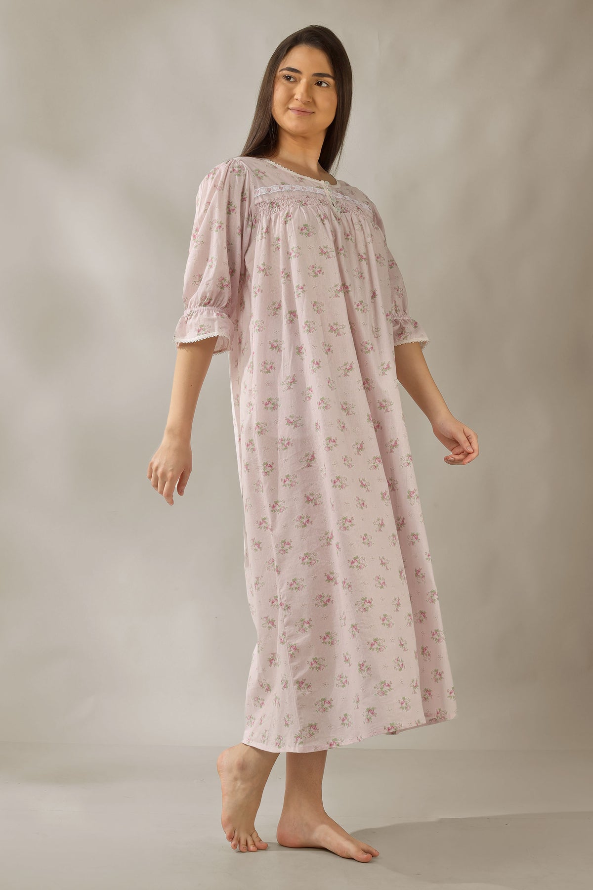 Elsie, Nightdress