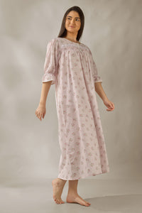 Elsie, Nightdress