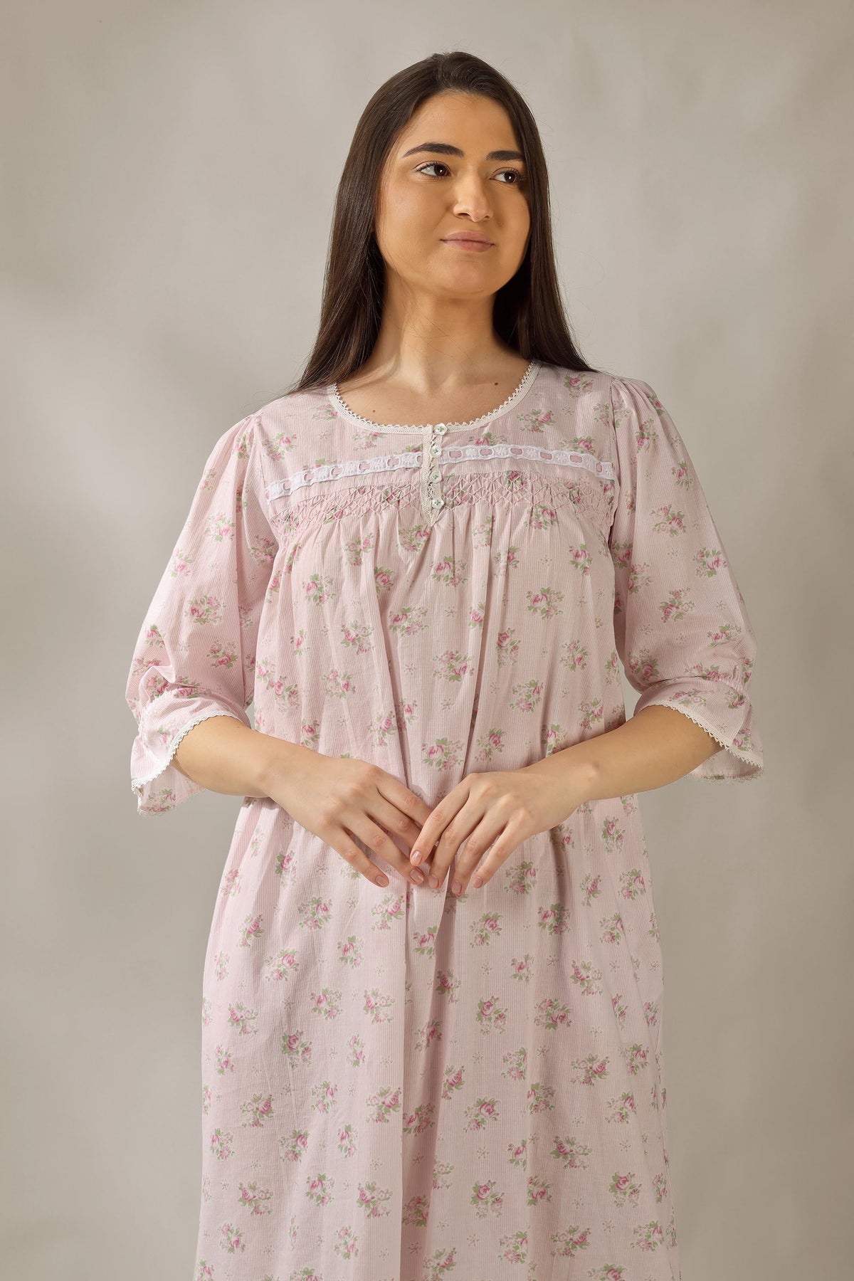 Elsie, Nightdress