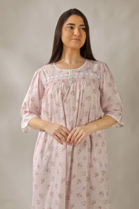 Elsie, Nightdress